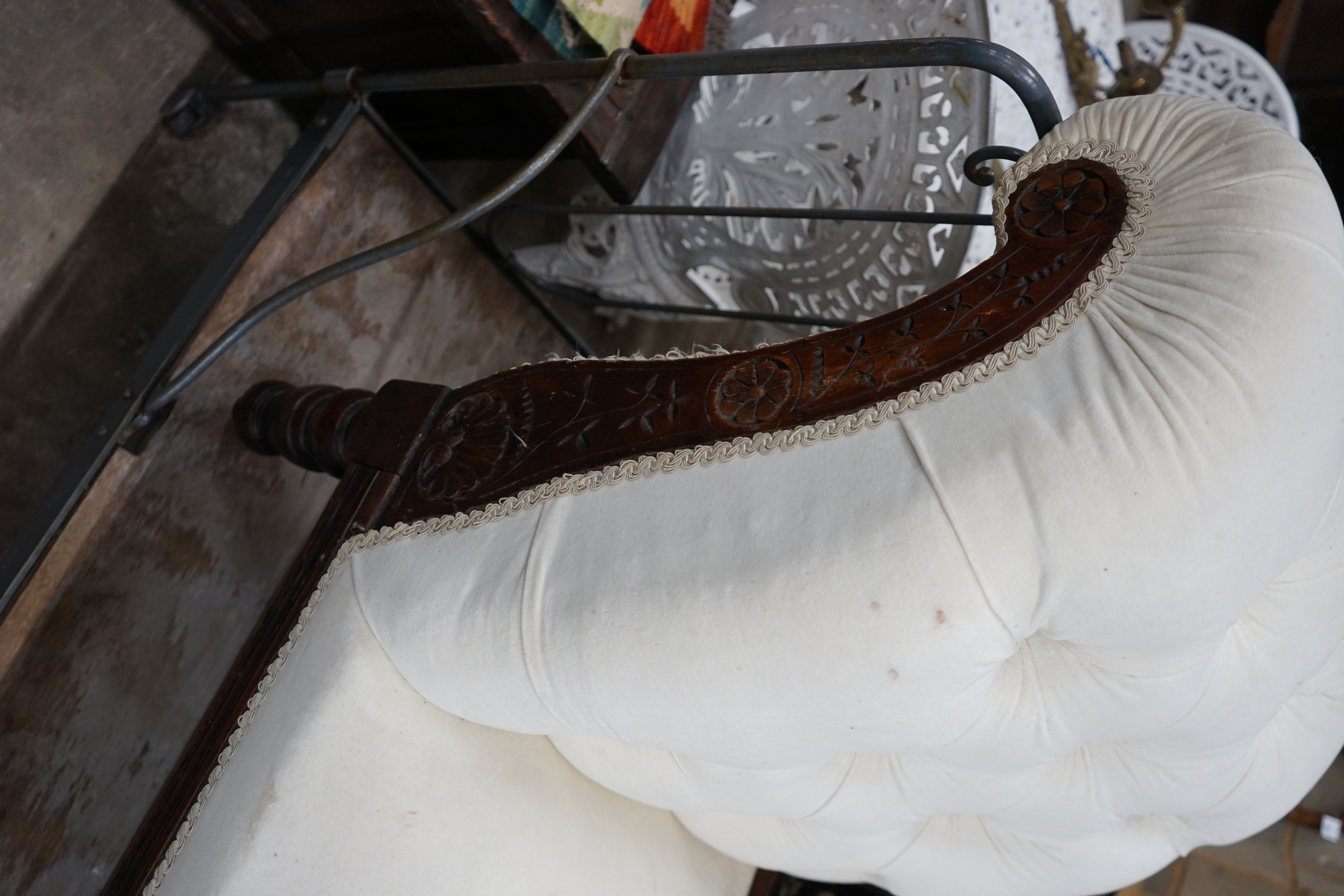 A late Victorian mahogany chaise longue, length 180cm depth 64cm height 80cm